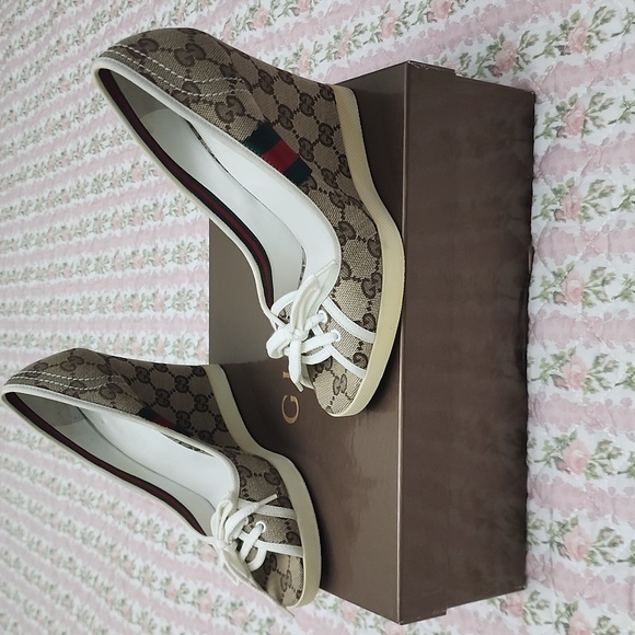 Gucci Monogram Signature Logo Green Red Stripe White Lace Up Wedge 6.5
